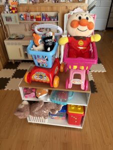 アンパンマンのおもちゃでいっぱいの子ども部屋